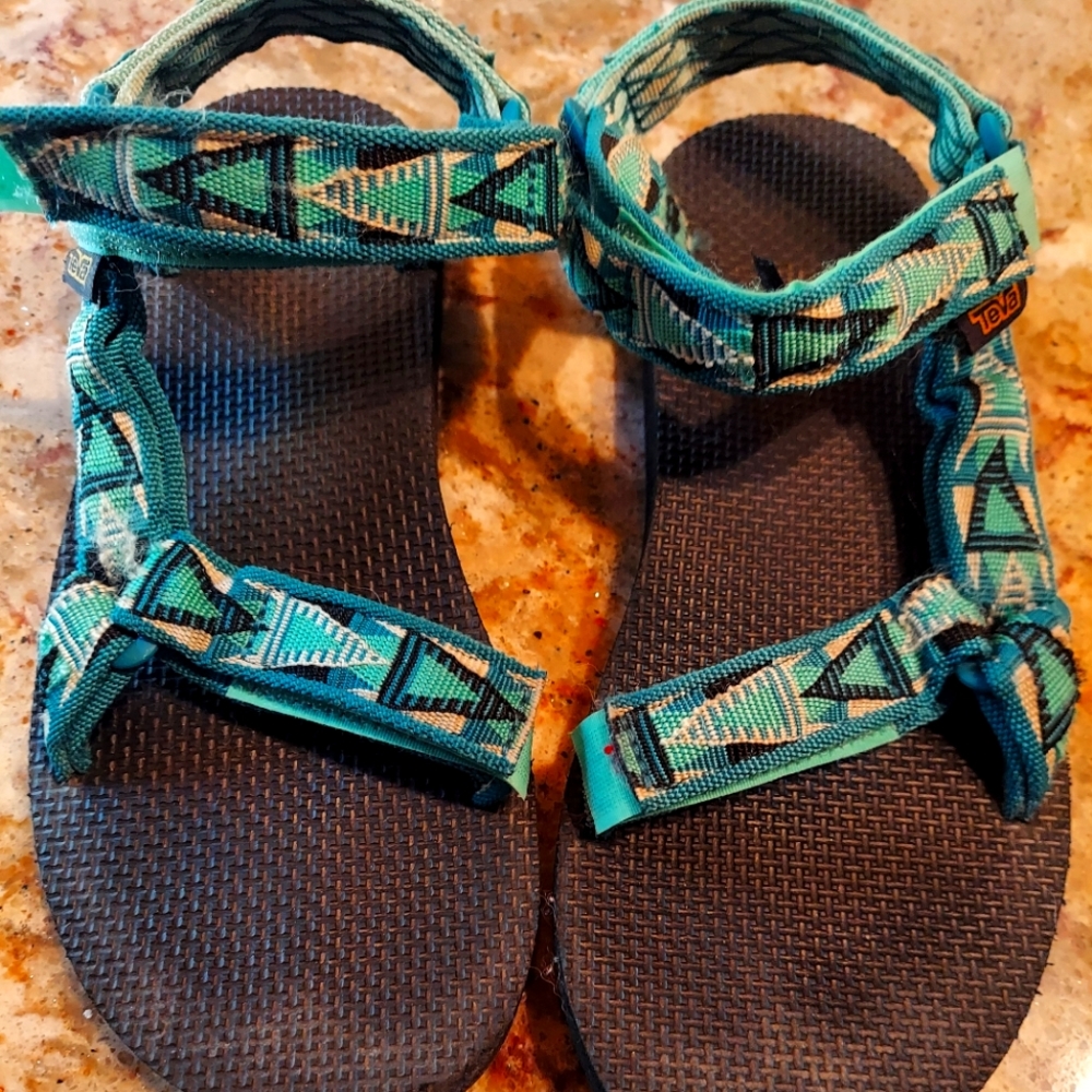 Woman's Teva Hurricane Sandles Size 8